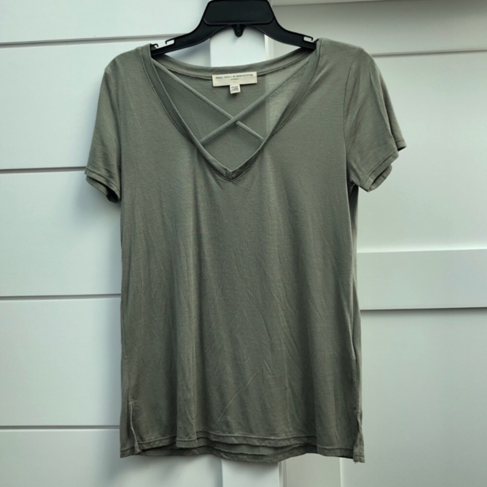Very soft green cross cross tee shirt